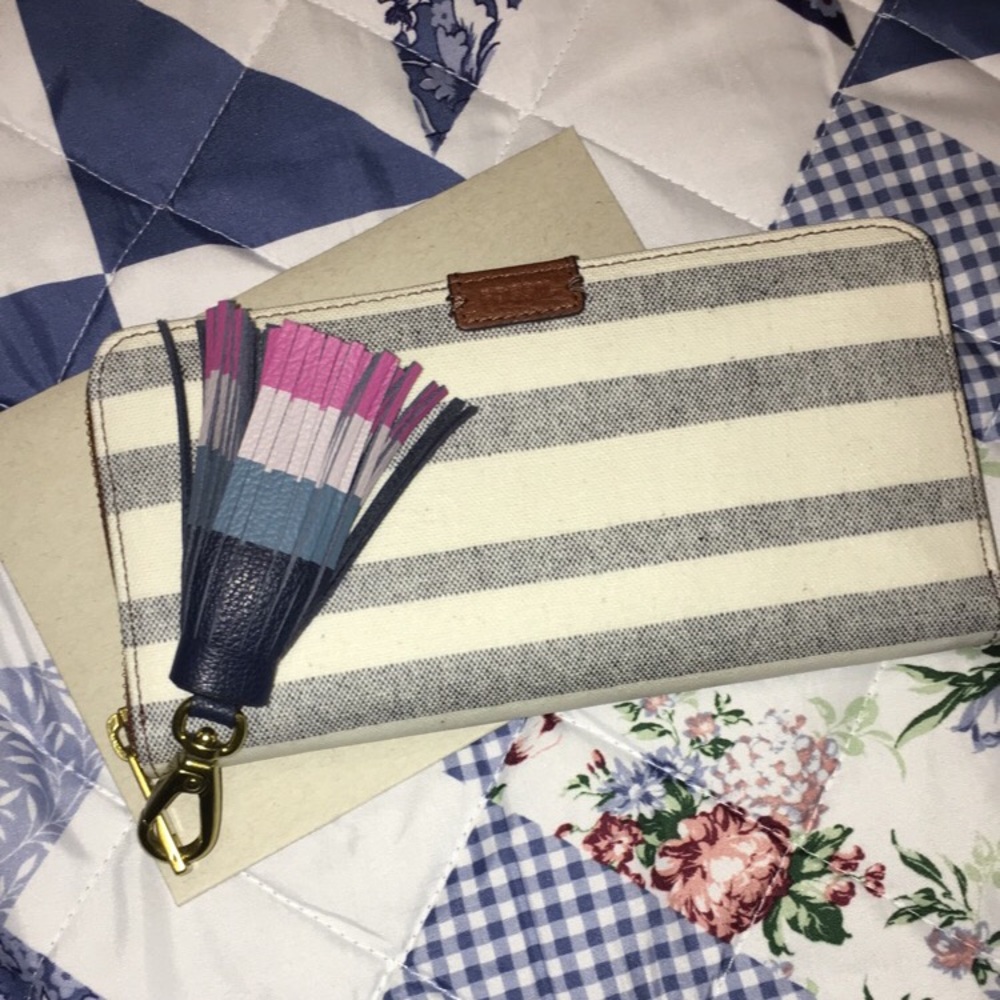 FOSSIL WALLET WITH TASSEL
